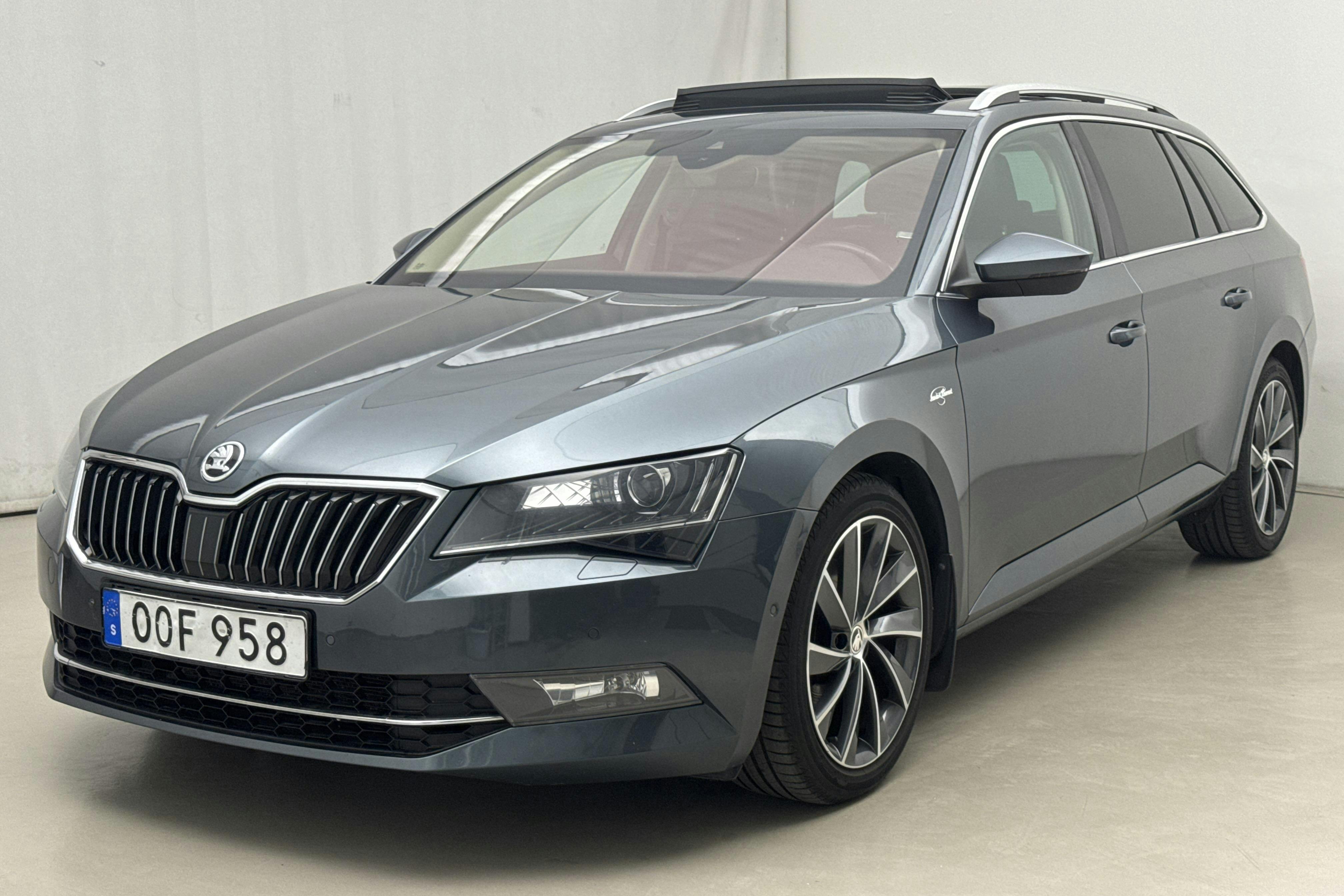 Skoda Superb 2.0 TDI 4x4 Kombi (190hk) - 106 830 km - Automatic - gray - 2016