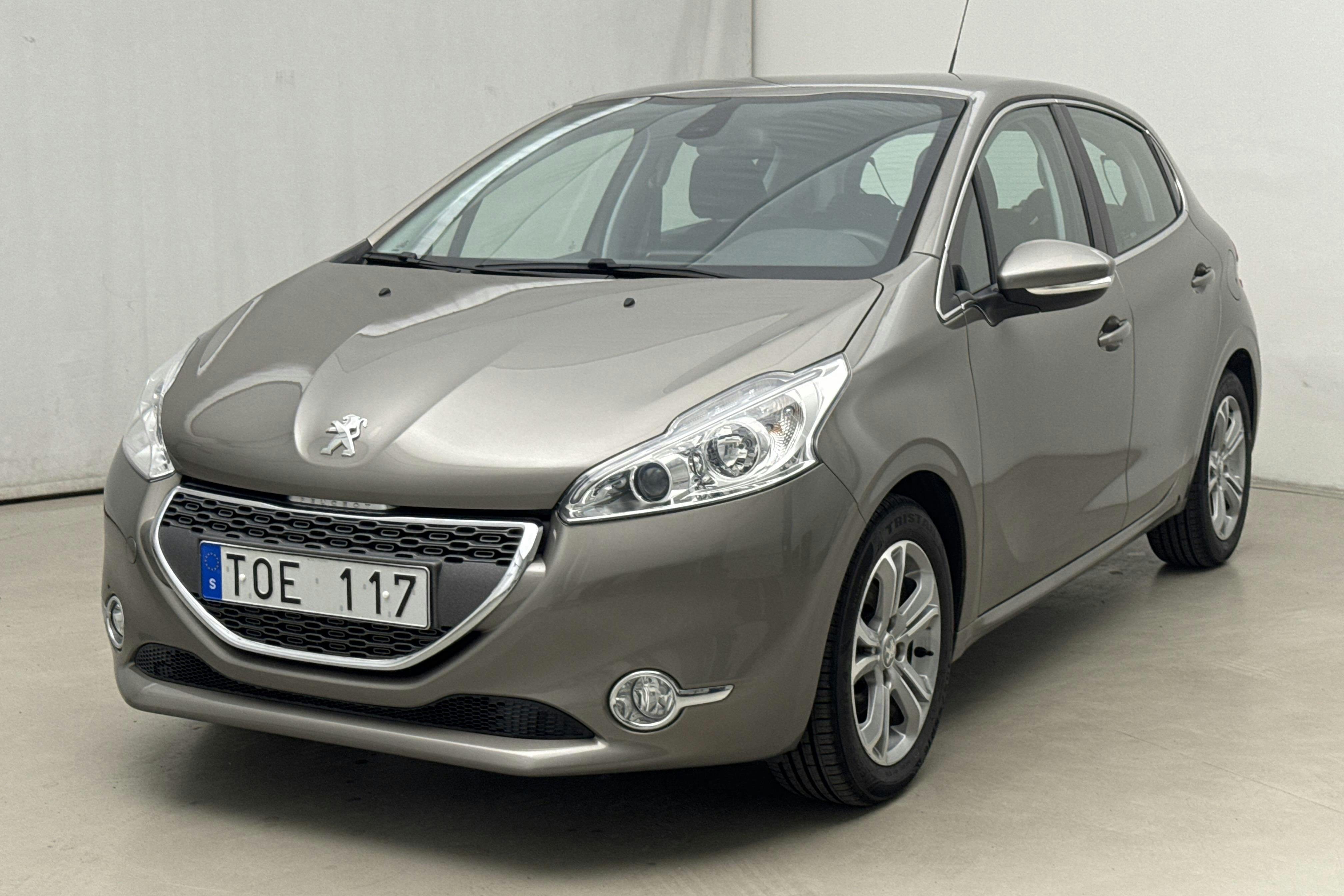 Peugeot 208 1.2 VTi 5dr (82hk) - 3 249 mil - Manuell - Light Grey - 2013