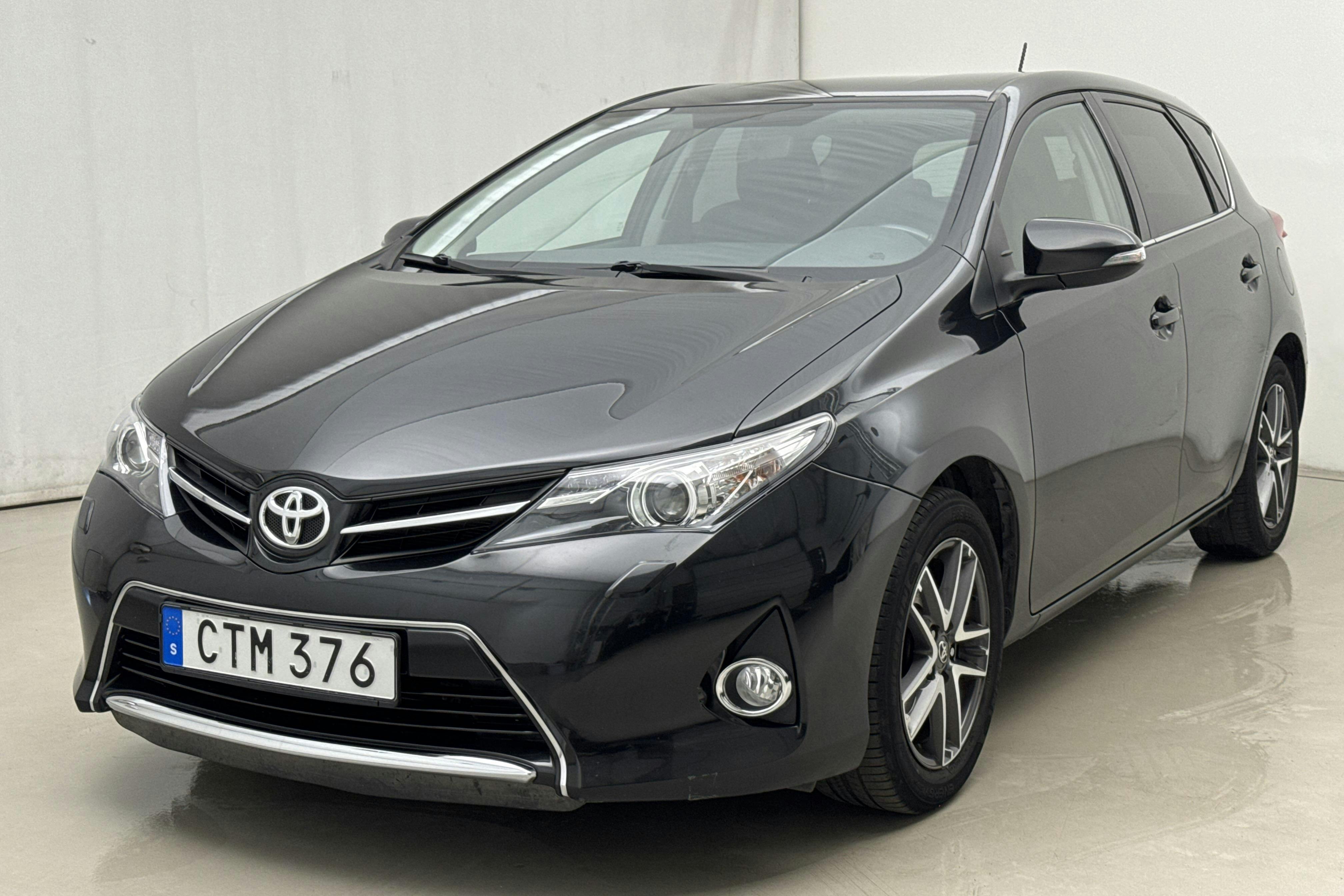 Toyota Auris 1.6 Valvematic 5dr (132hk) - 95 070 km - Käsitsi - must - 2015