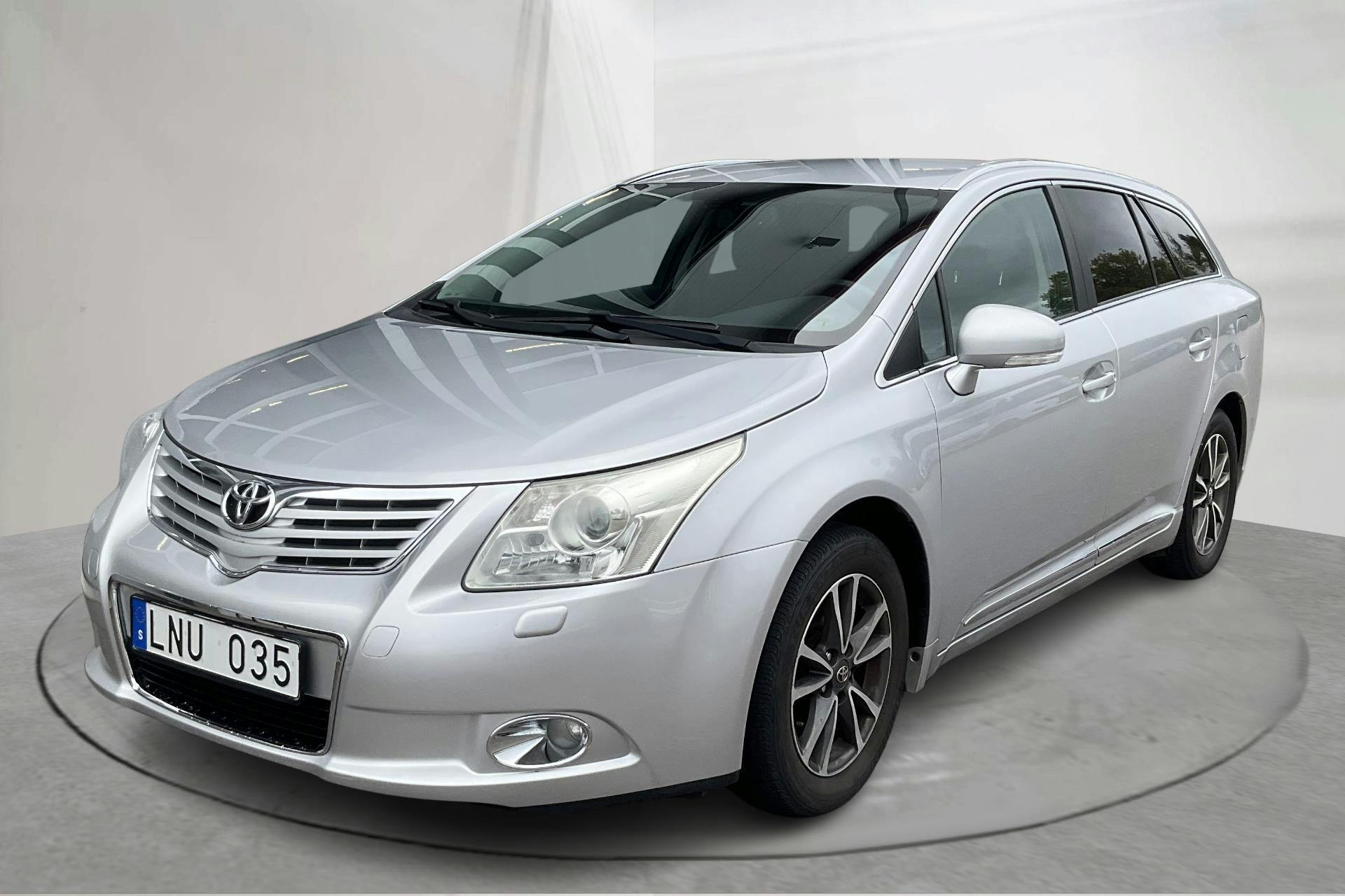 Toyota Avensis 1.8 Kombi (147hk) - 169 730 km - Manualna - srebro - 2010