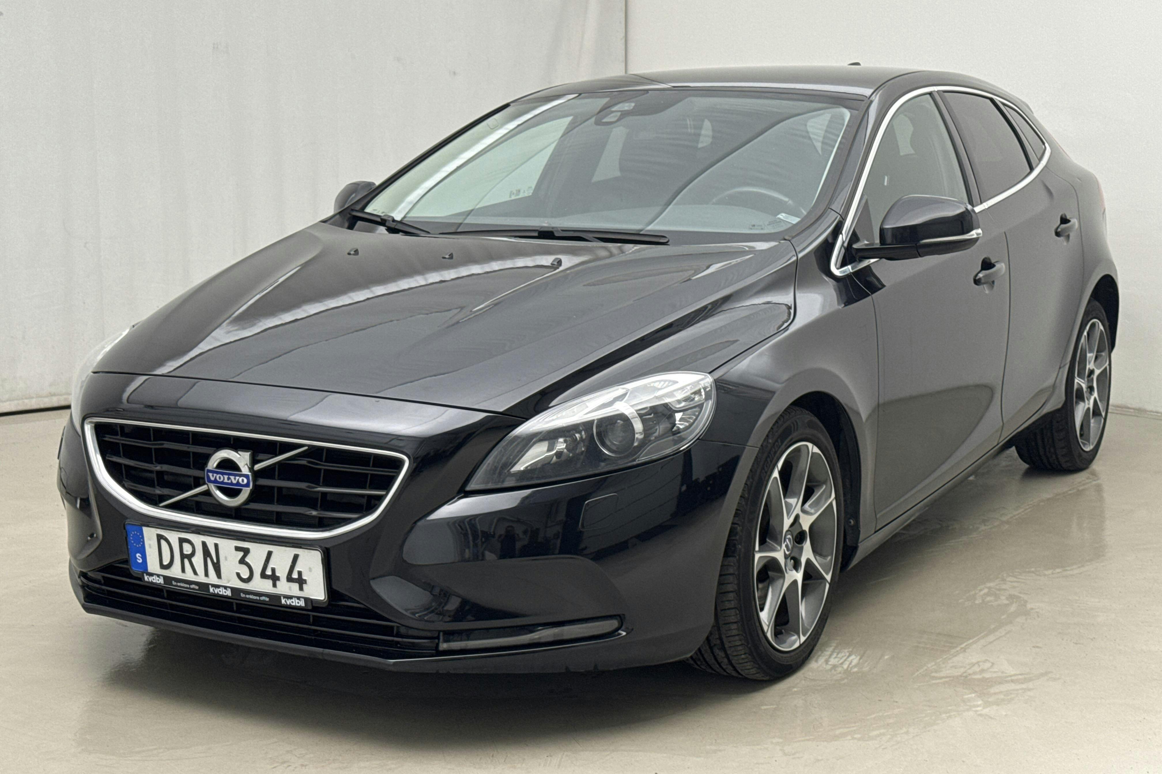 Volvo V40 D2 (115hk) - 139 450 km - Automatic - black - 2015