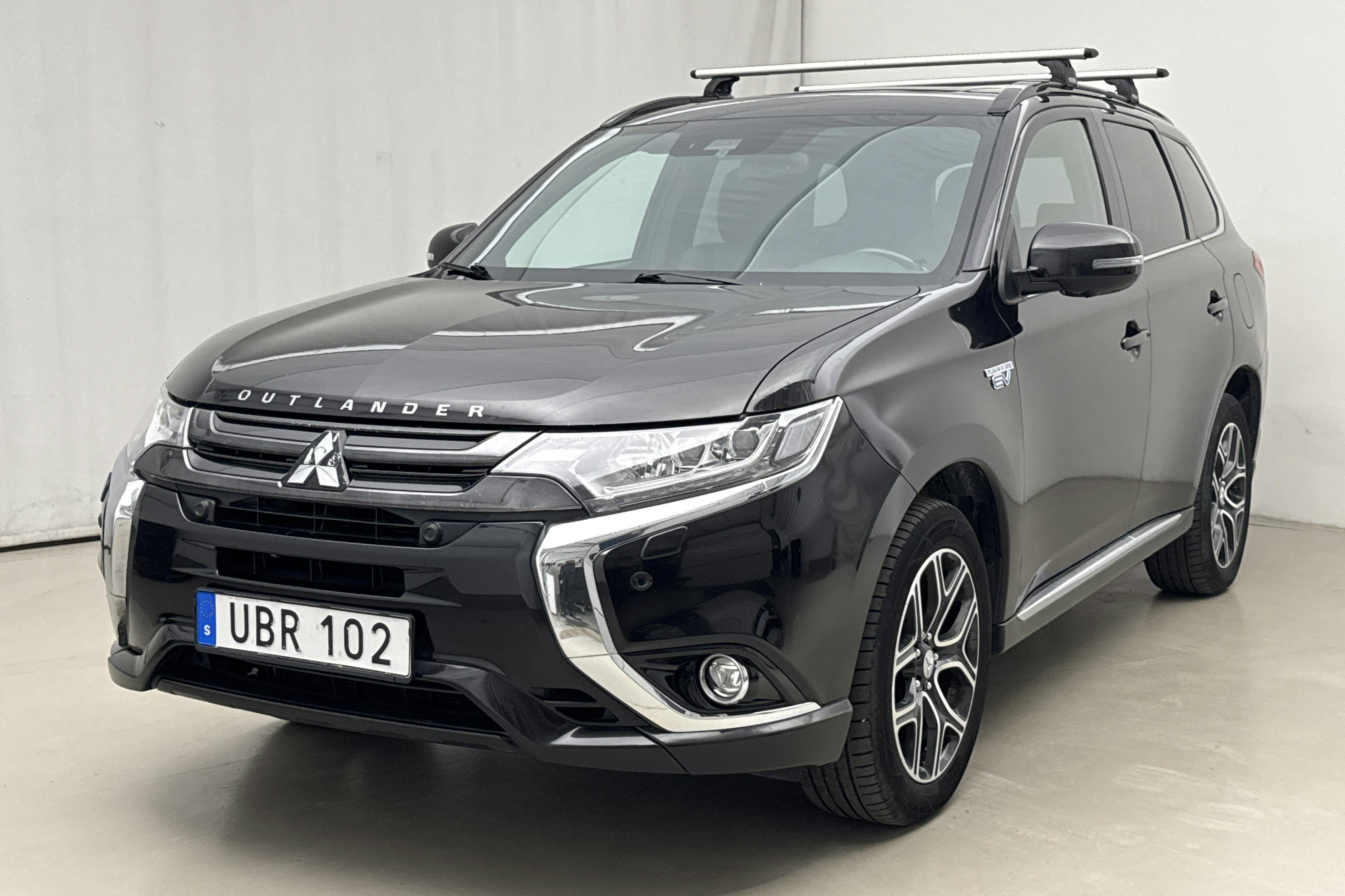 Mitsubishi Outlander 2.0 Plug-in Hybrid 4WD (121hk) - 181 540 km - Automatyczna - czarny - 2018