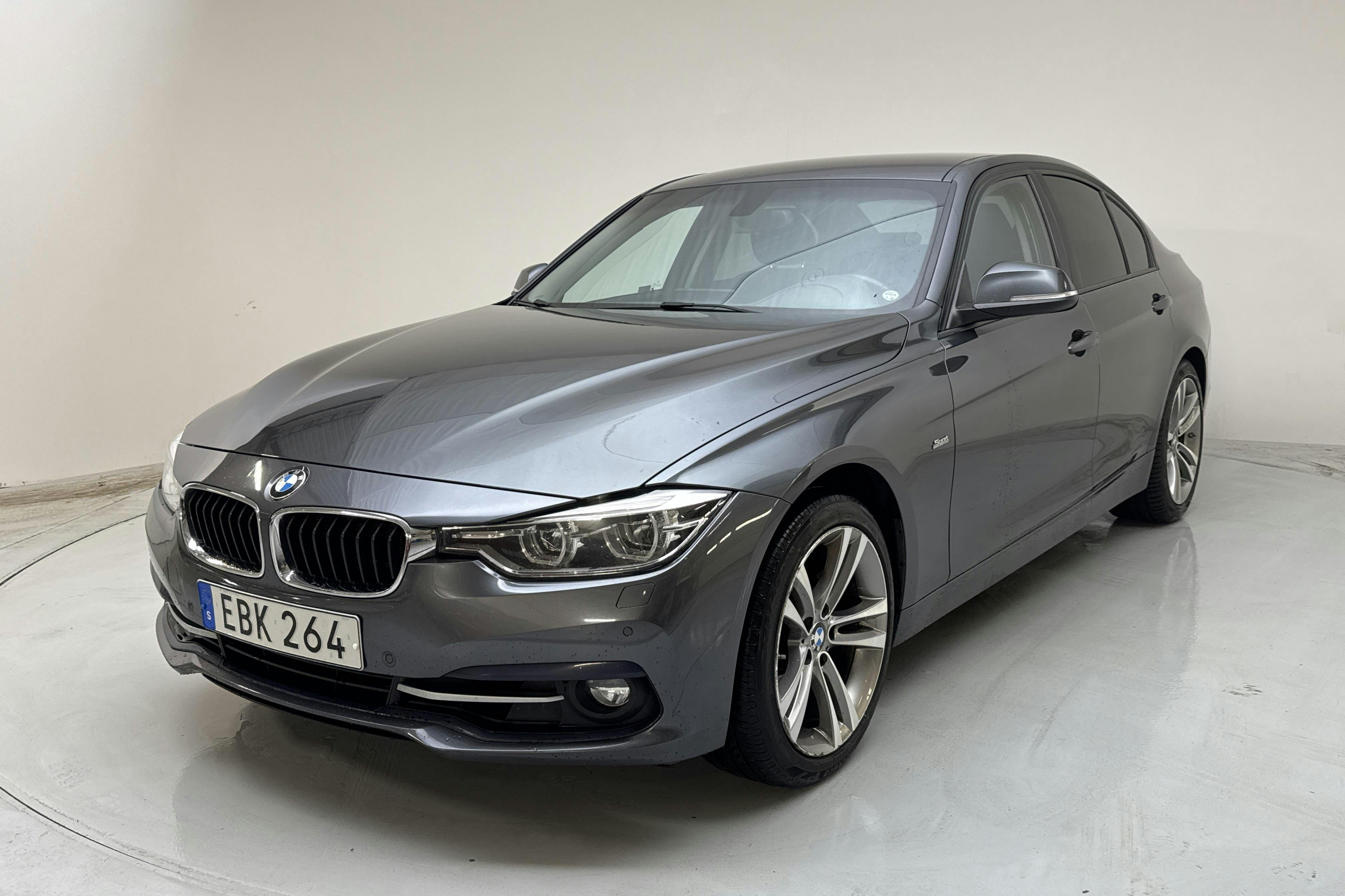 BMW 330i Sedan, F30 (252hk) - 114 260 km - Automaatne - hall - 2018