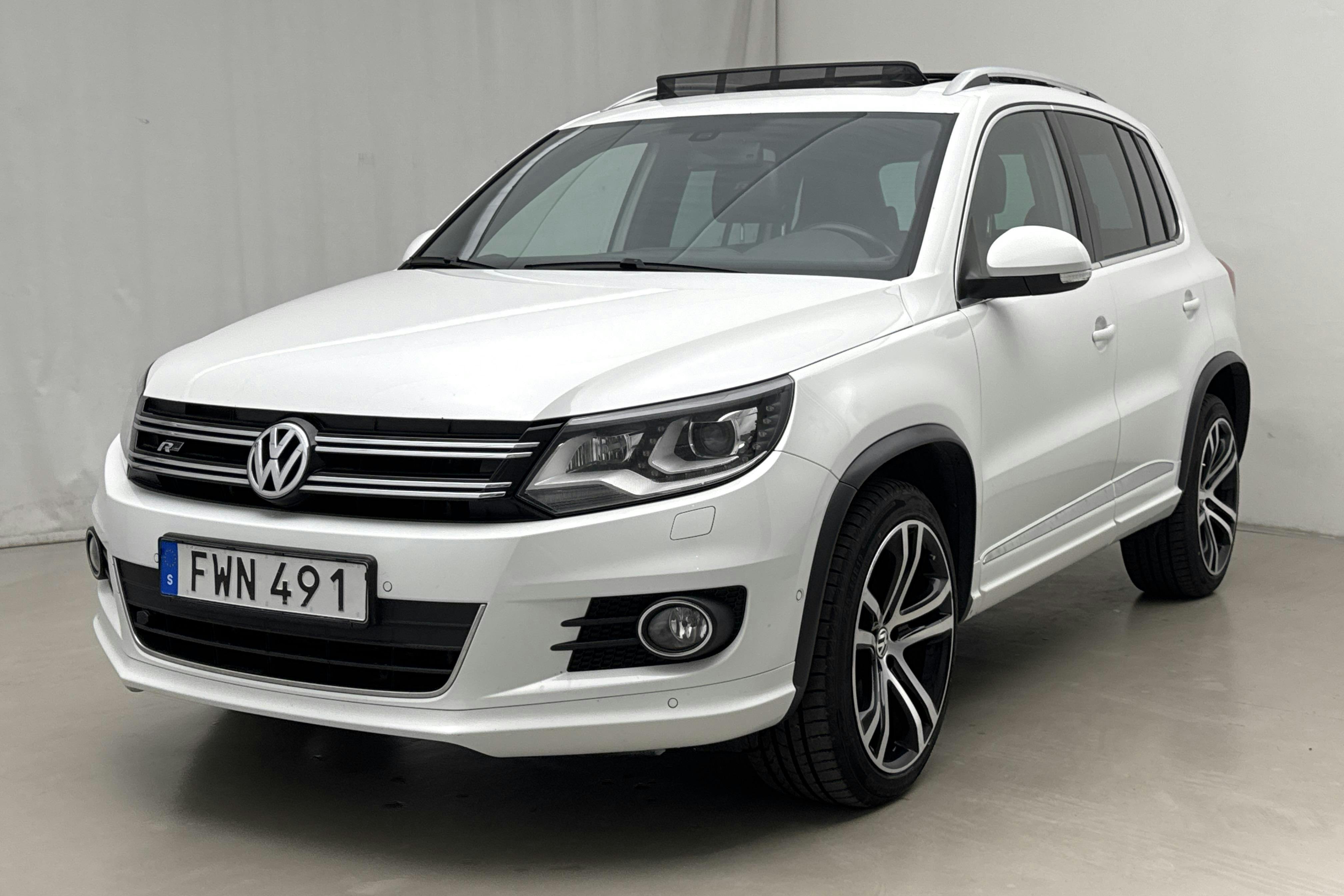 VW Tiguan 2.0 TDI 4MOTION BlueMotion Technology (177hk) - 179 940 km - Automaattinen - valkoinen - 2015