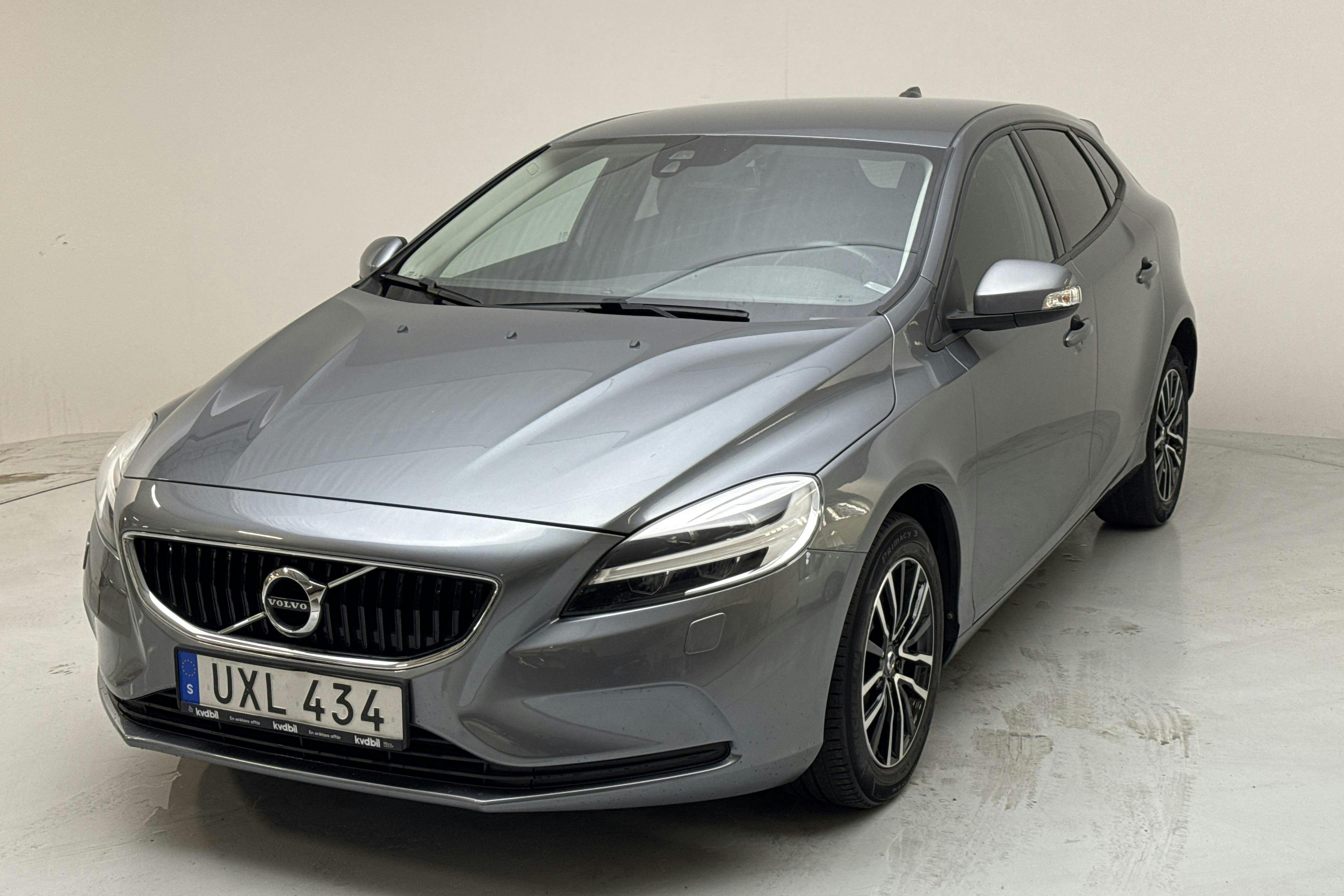 Volvo V40 T3 (152hk) - 111 410 km - Manual - gray - 2018